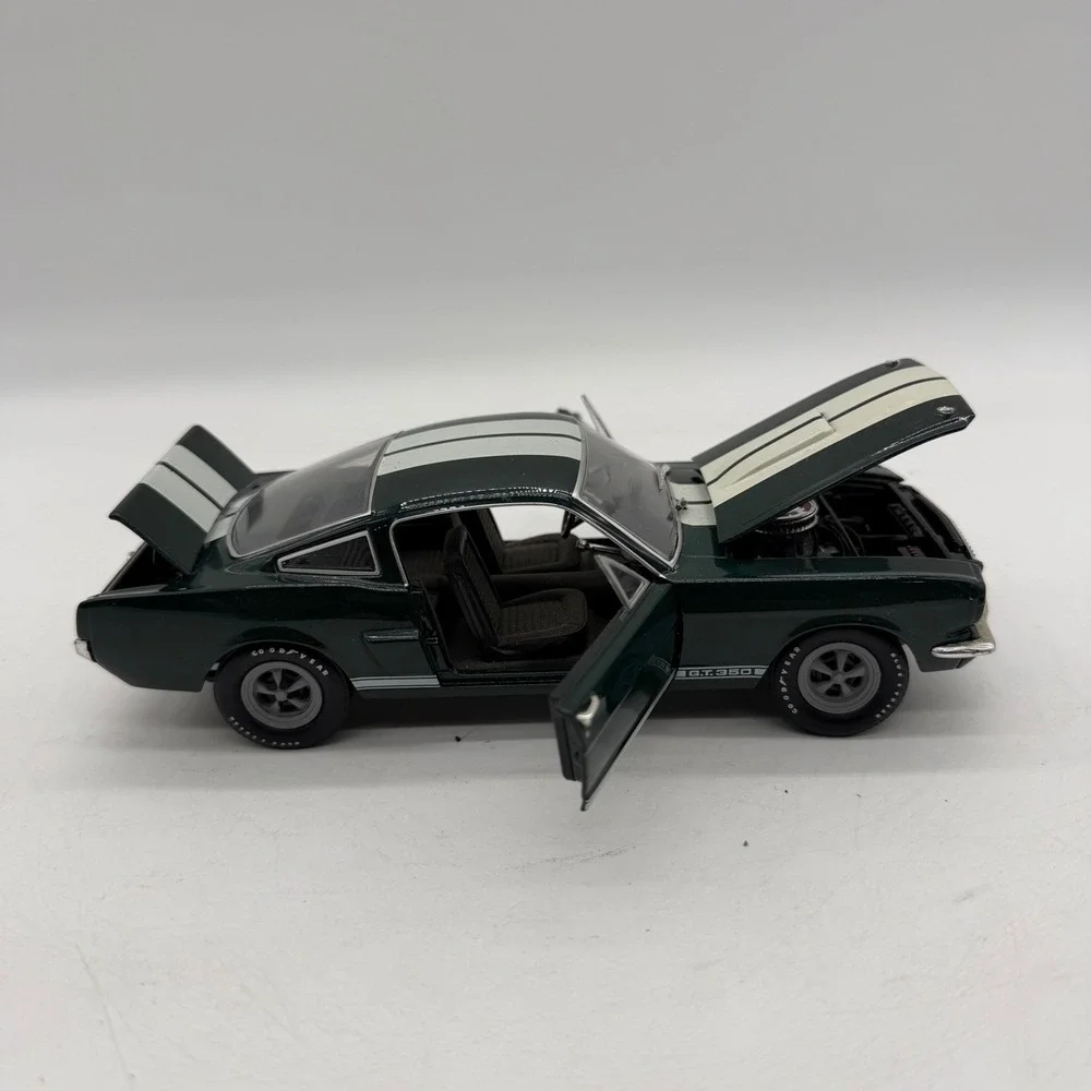 M2 Machines 1966 Shelby GT350 1:24 Scale Ivy Green w/ Stripe Diecast Metal Car